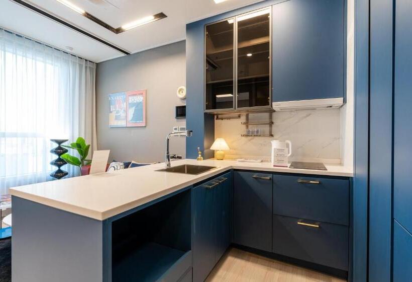 Suite, Radiant Nampo