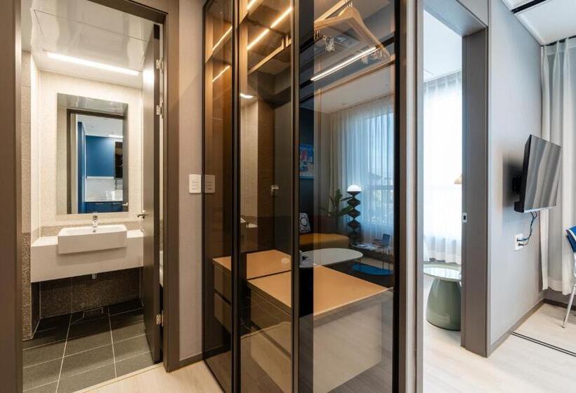 Suite, Radiant Nampo