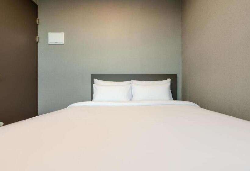 Suite, Radiant Nampo