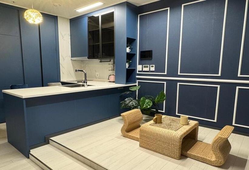 Camera Familiare, Radiant Nampo