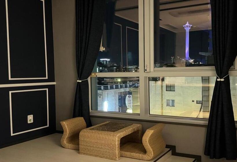 Camera Familiare, Radiant Nampo