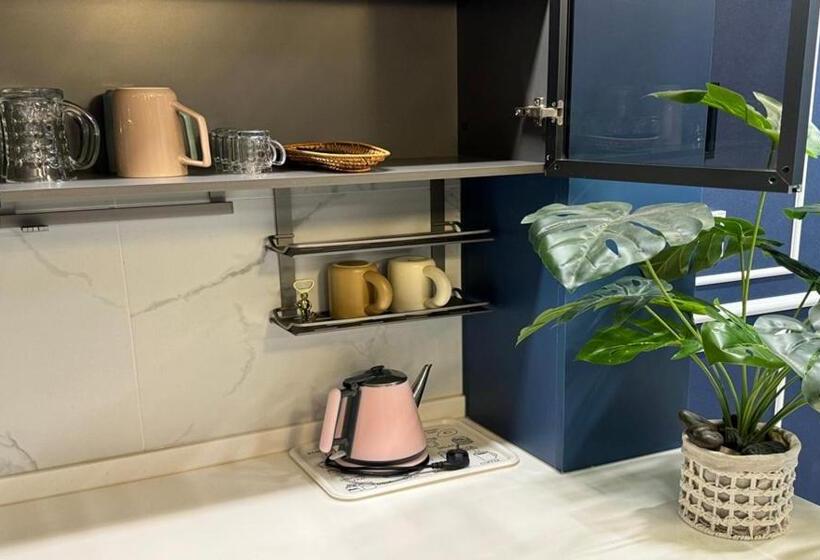 Camera Familiare, Radiant Nampo