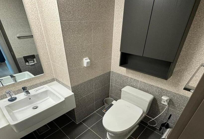 Camera Familiare, Radiant Nampo