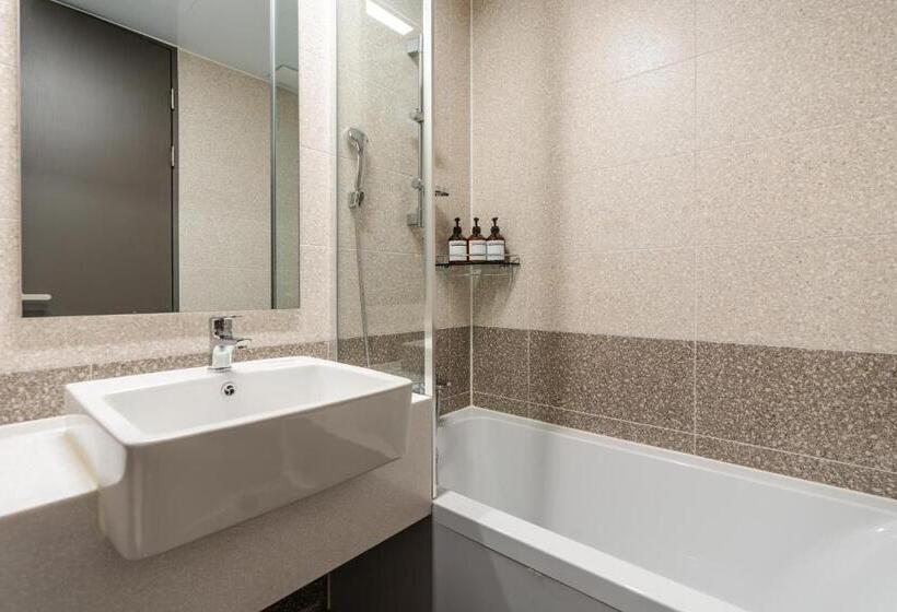 Suite, Radiant Nampo