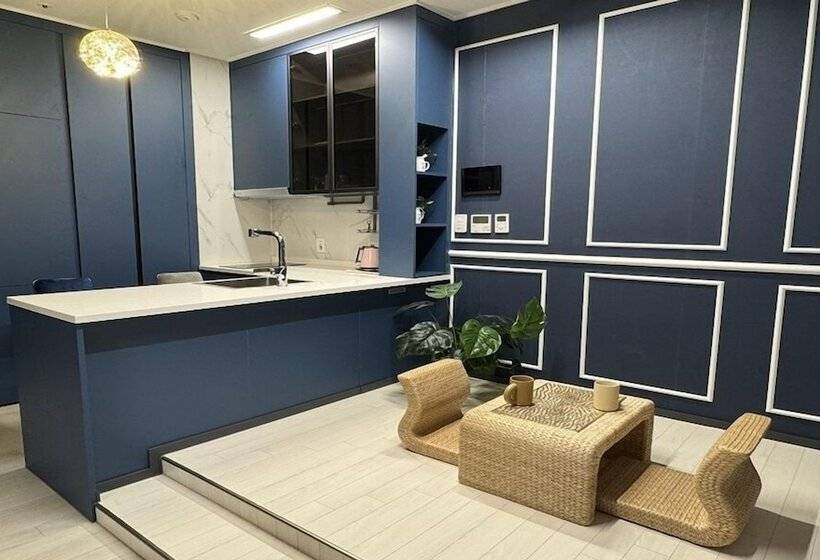 Camera Familiare, Radiant Nampo