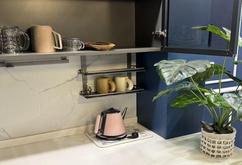 Camera Familiare, Radiant Nampo