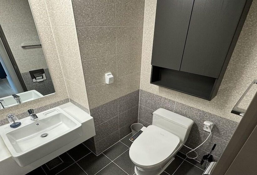 Camera Familiare, Radiant Nampo