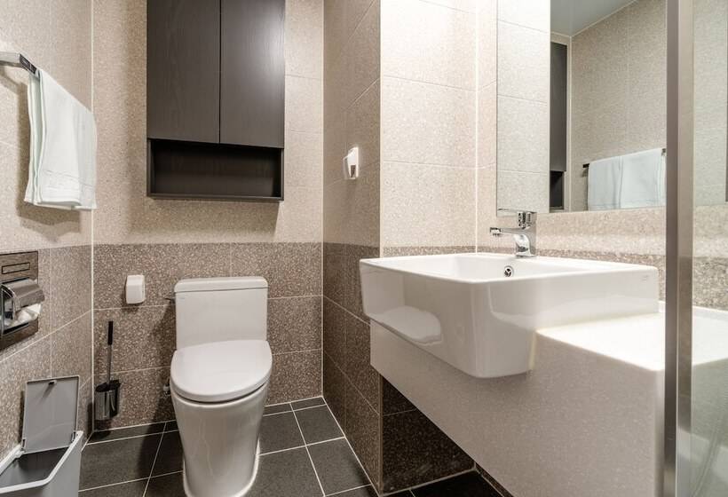 Suite, Radiant Nampo