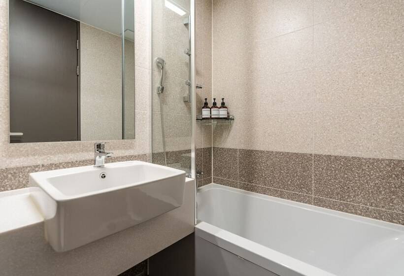 Suite, Radiant Nampo