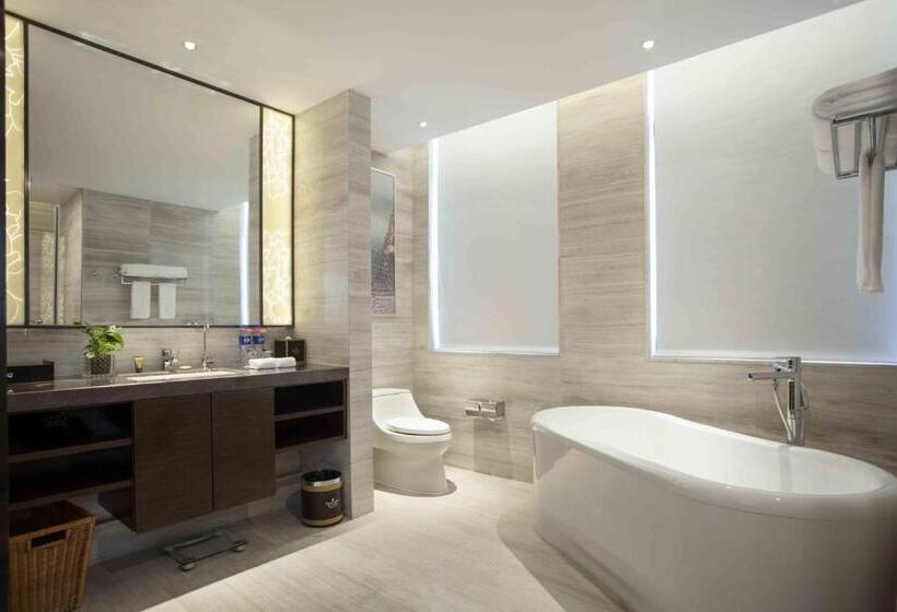 اتاق لوکس با تخت بزرگ, Ramada Plaza By Wyndham Xi An South