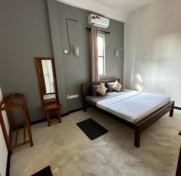 デラックスルーム, Pineapple Surf Arugambay