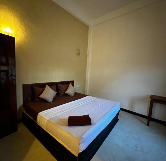 デラックスルーム, Pineapple Surf Arugambay