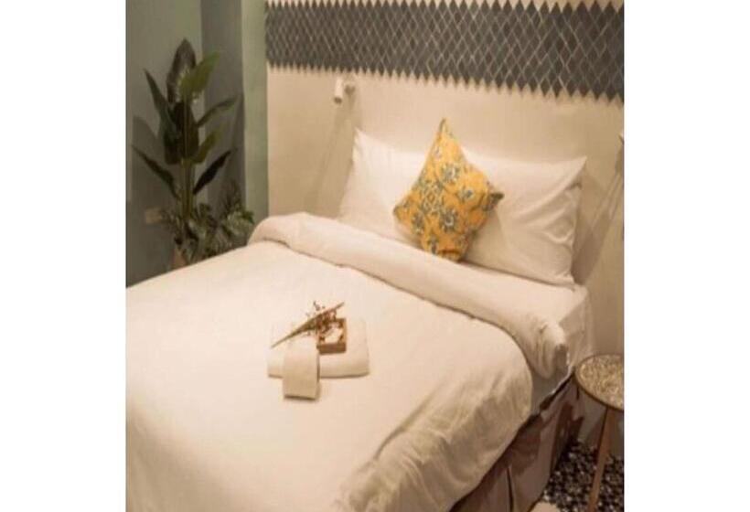 اتاق استاندارد سه نفره, Marian Palazz