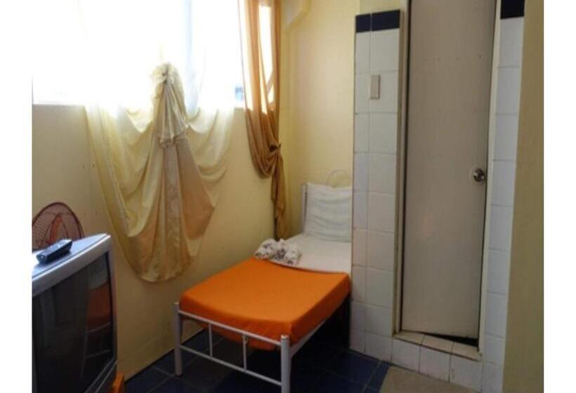 اتاق خانوادگی, Marian Palazz