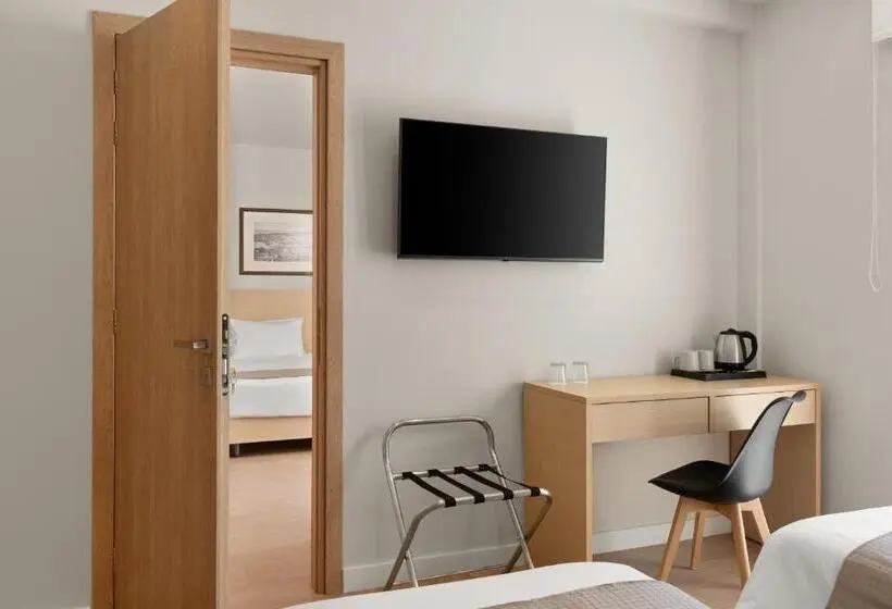 Chambre Familiale, Gallery Central