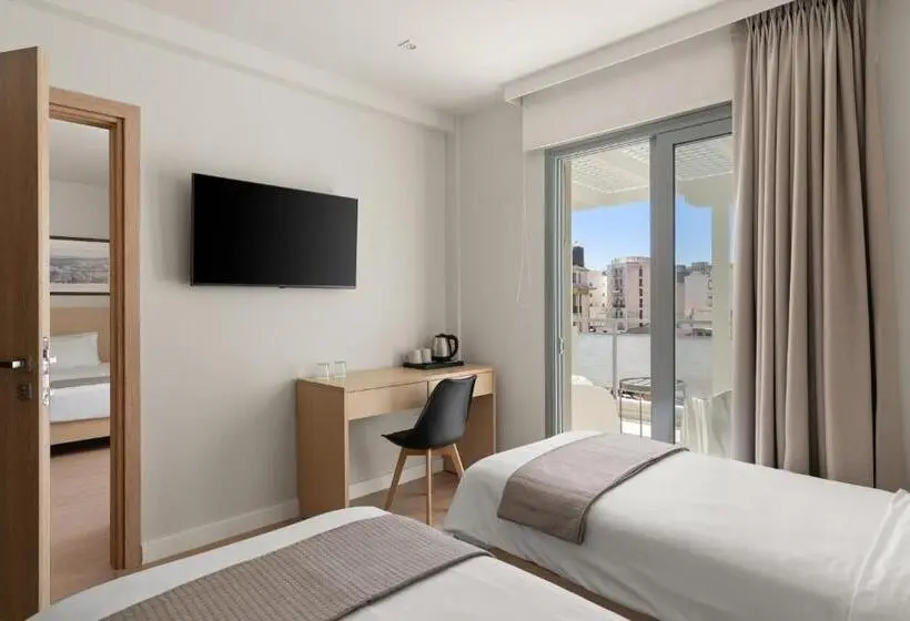 Chambre Familiale, Gallery Central