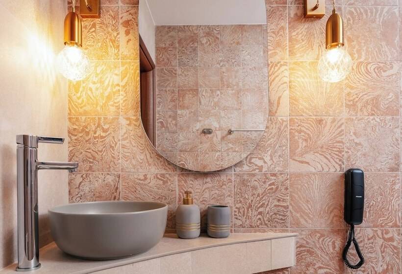 Полулюкс Нижний Этаж, La Montre Luxury Boutique Suites