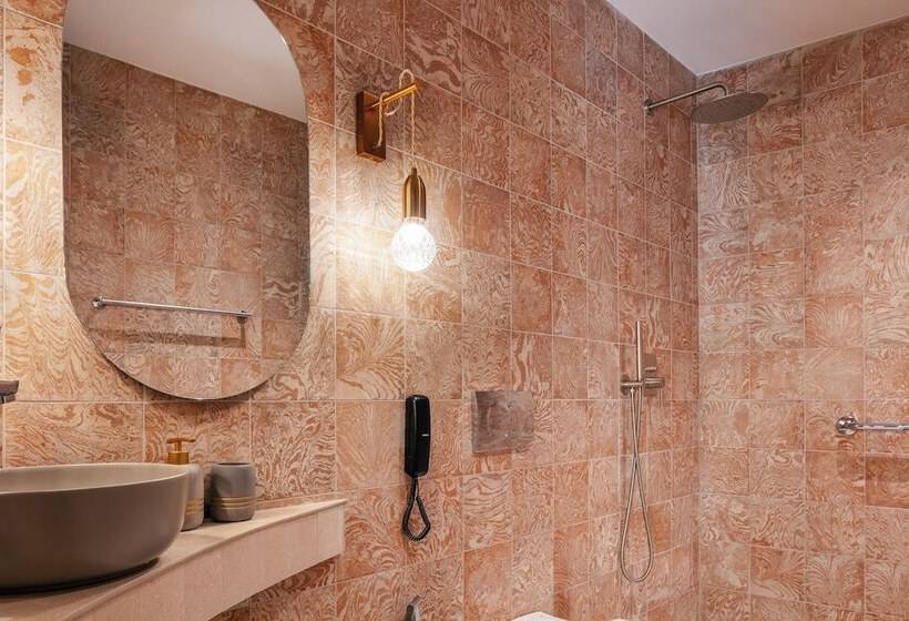 Полулюкс Нижний Этаж, La Montre Luxury Boutique Suites