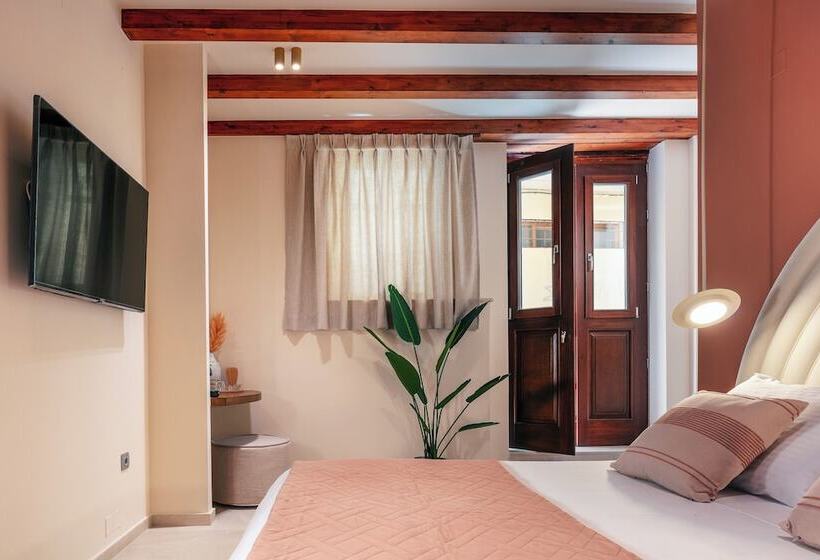 Полулюкс Нижний Этаж, La Montre Luxury Boutique Suites