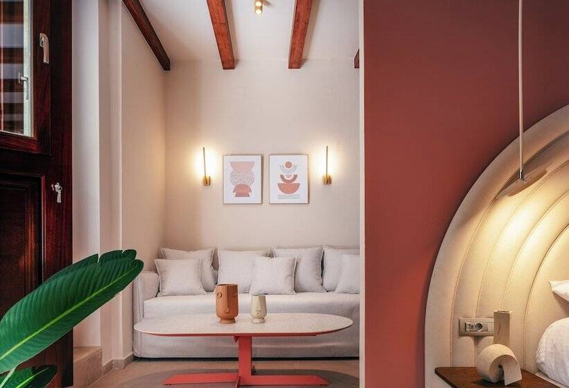 Полулюкс Нижний Этаж, La Montre Luxury Boutique Suites