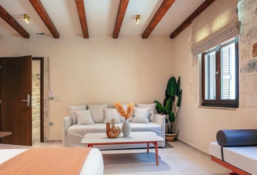 Полулюкс, La Montre Luxury Boutique Suites