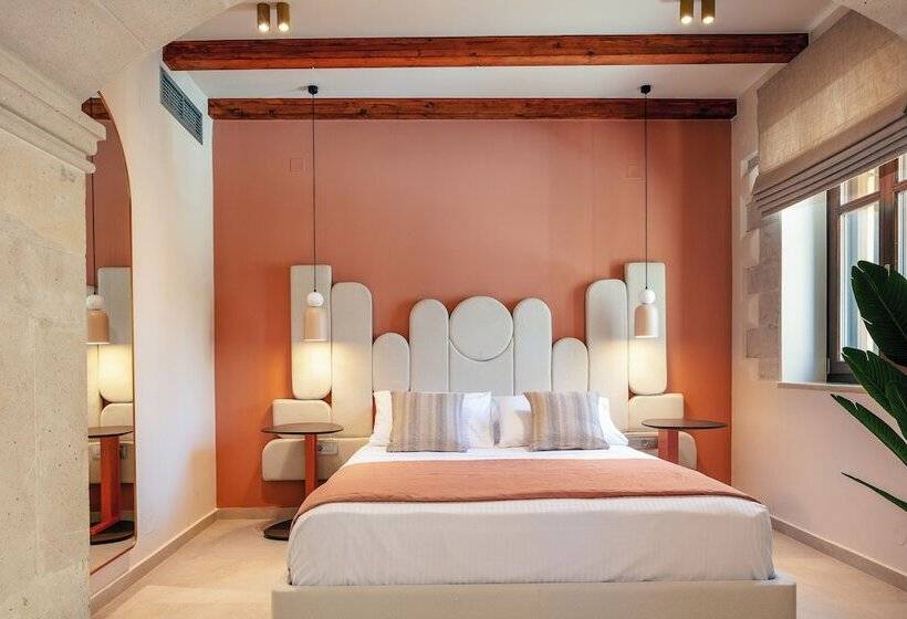 Полулюкс, La Montre Luxury Boutique Suites