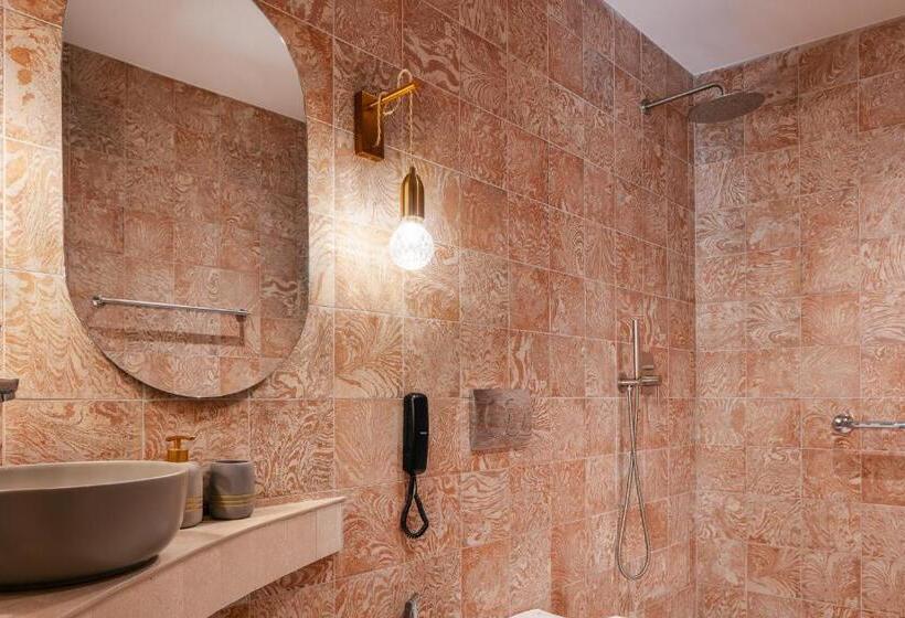 Полулюкс Нижний Этаж, La Montre Luxury Boutique Suites