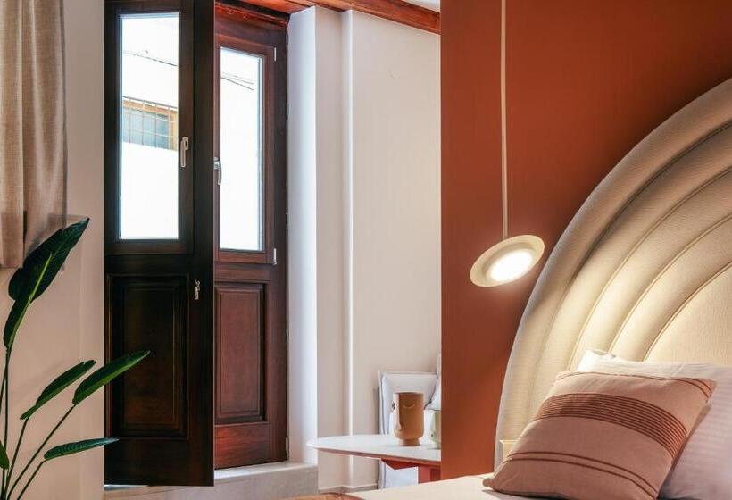 Полулюкс Нижний Этаж, La Montre Luxury Boutique Suites