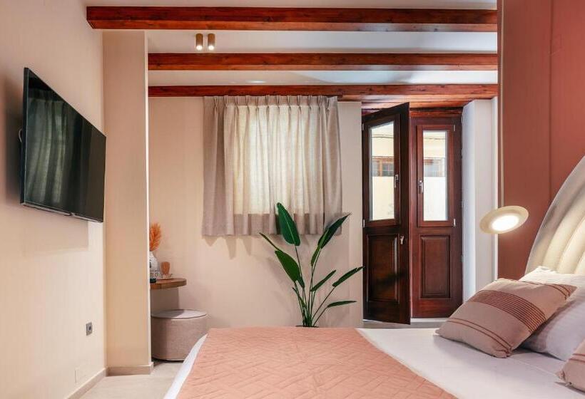 Полулюкс Нижний Этаж, La Montre Luxury Boutique Suites