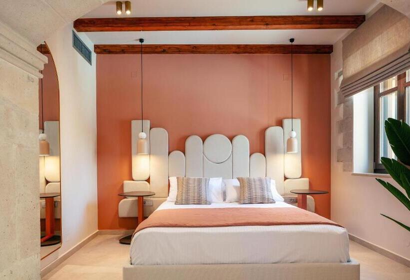 Полулюкс, La Montre Luxury Boutique Suites