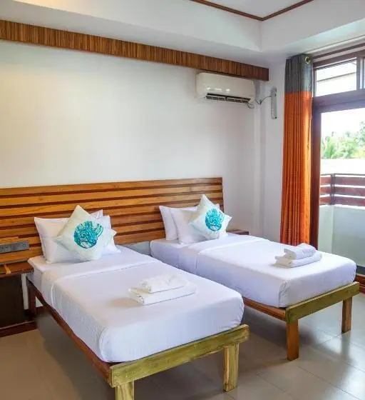 اتاق لوکس با بالکن, Maldivine Stay Dhiffushi