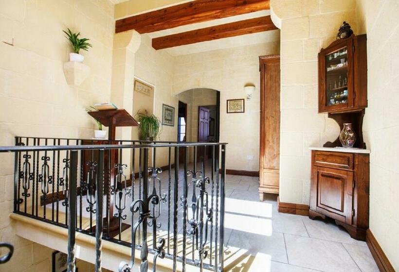 اتاق استاندارد با تراس, L'ghorfa