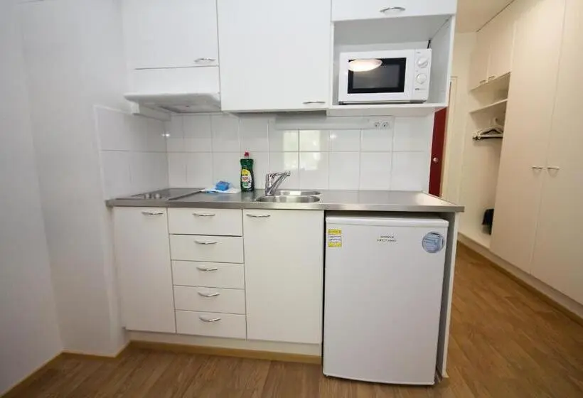 Perhehuone, Hostel Linnasmäki