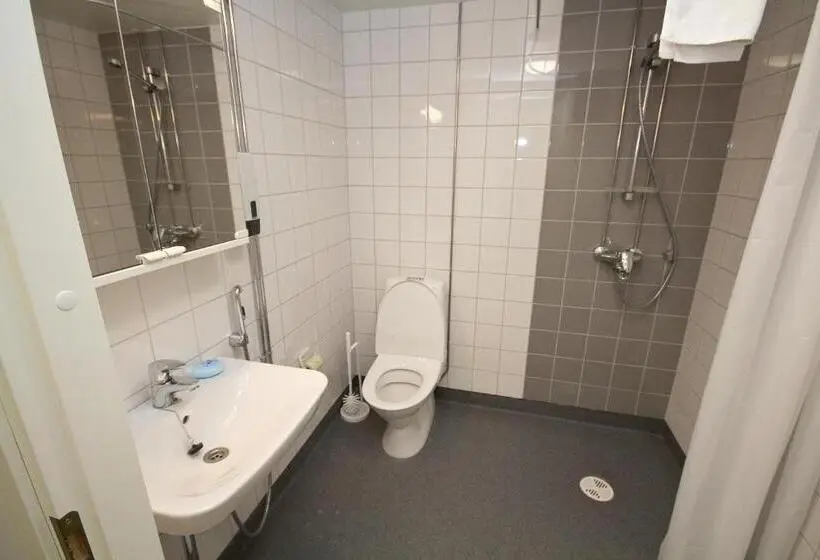 Standard Neljän Hengen Huone, Hostel Linnasmäki