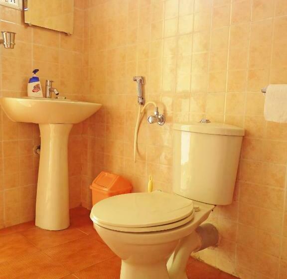 اتاق لوکس با بالکن, Chrissie S