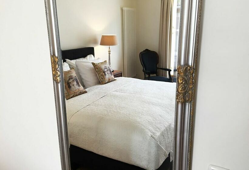 小型套房, De Gulden Waagen