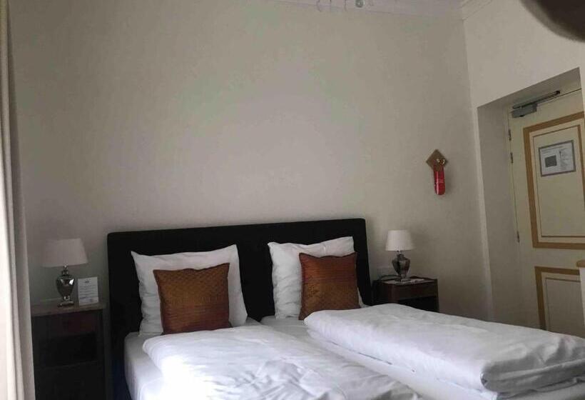 基本间, De Gulden Waagen