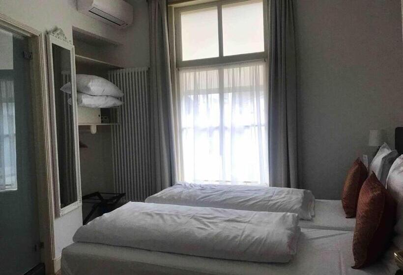 غرفة أساسية, De Gulden Waagen