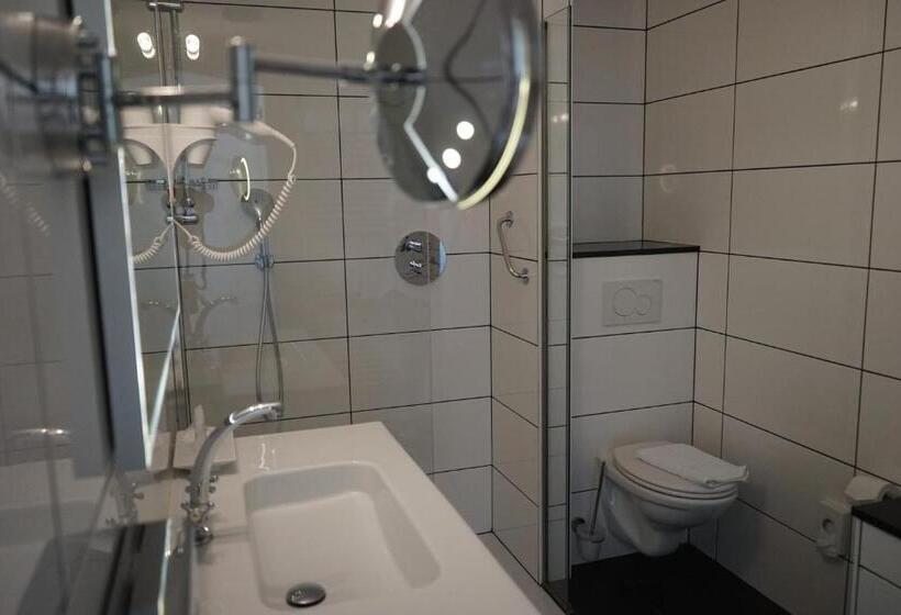 جناح جونيور, De Gulden Waagen