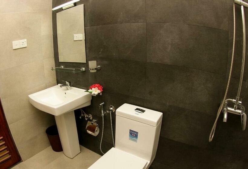 Семейный Номер, Dickwella Beach