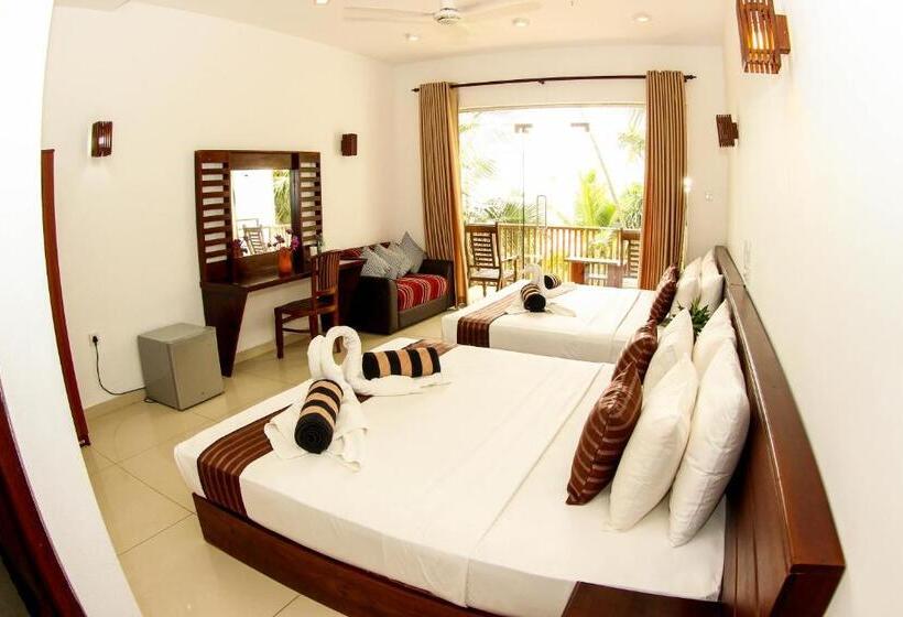 Семейный Номер Вид на Море, Dickwella Beach