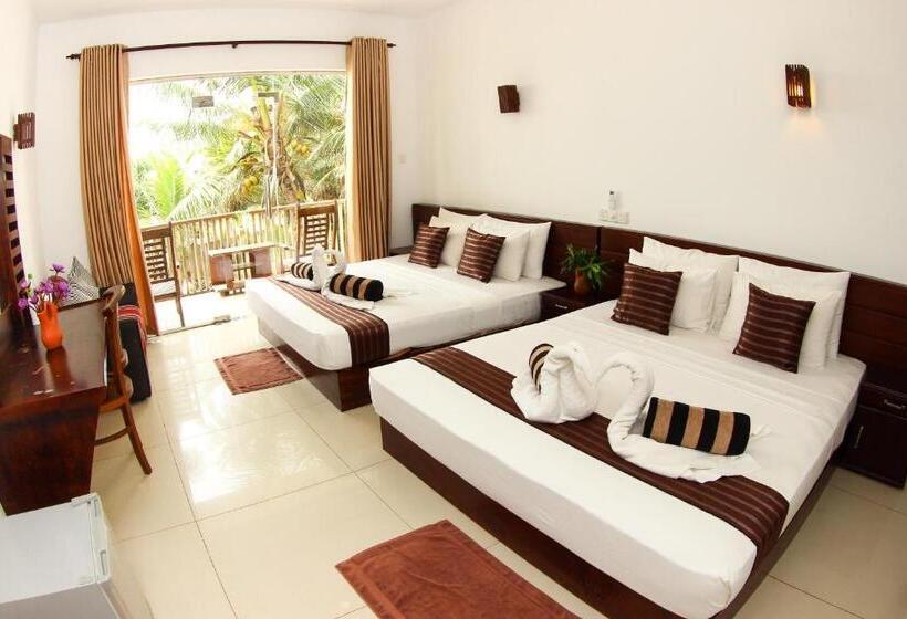 Семейный Номер Вид на Море, Dickwella Beach