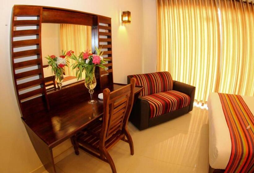 Семейный Номер Вид на Море, Dickwella Beach