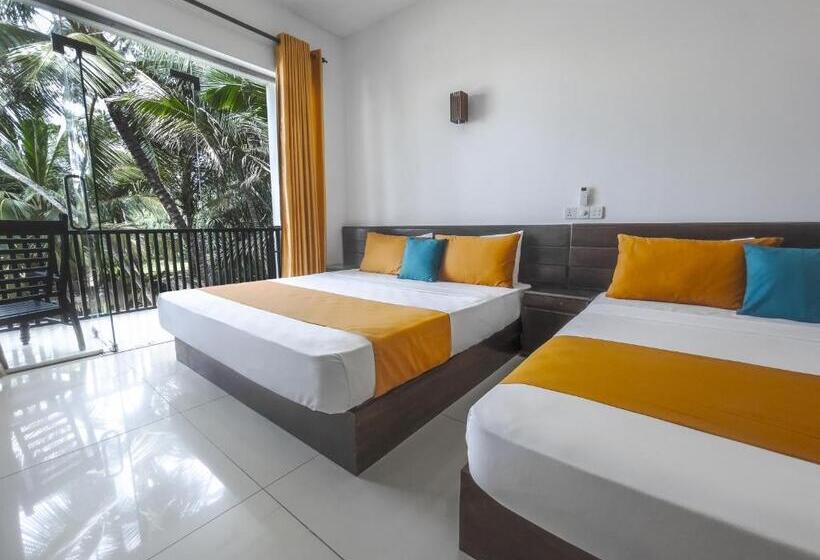 Семейный Номер Вид на Море, Dickwella Beach