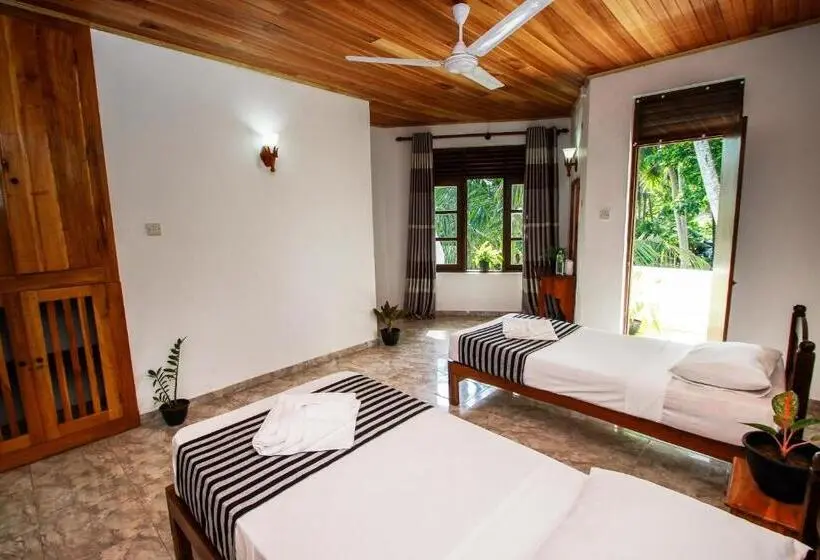 3 Bett Deluxe Zimmer, Dickwella Beach