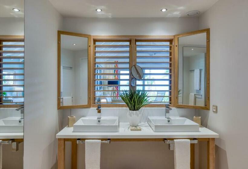 سوئیت جونیور پریمیوم, La Playa Orient Bay