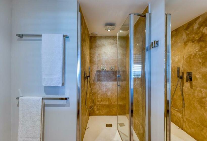 سوئیت جونیور پریمیوم, La Playa Orient Bay