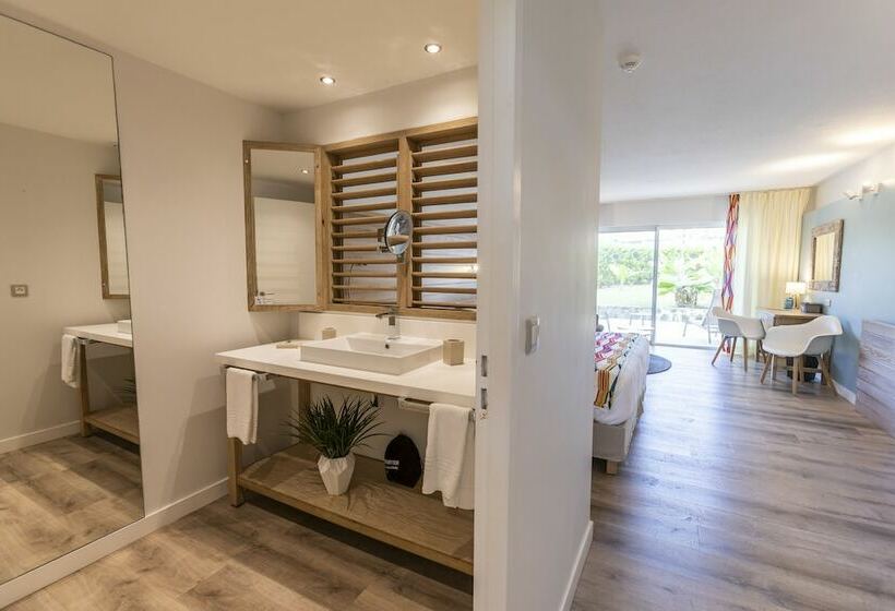 سوئیت جونیور پریمیوم, La Playa Orient Bay