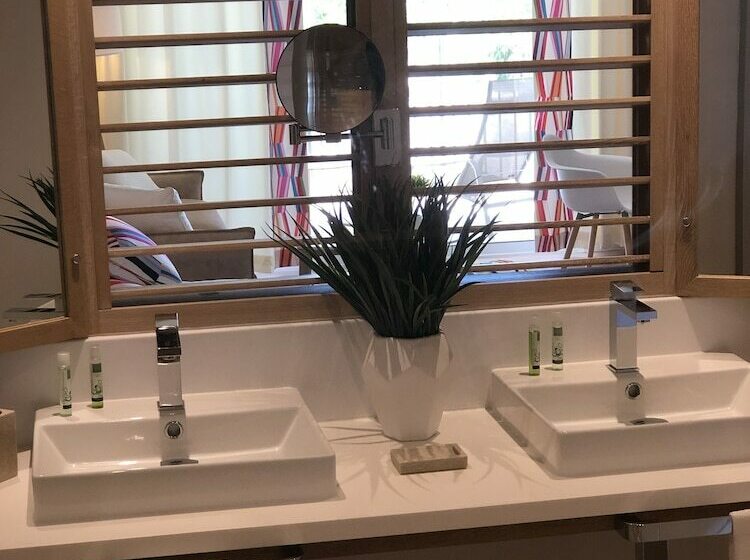 سوئیت جونیور پریمیوم, La Playa Orient Bay