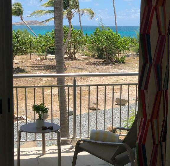 سوییت جونیور لوکس, La Playa Orient Bay